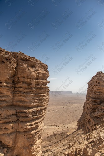 صورة لسلسلة جبال طويق في الرياض في المملكة العربية السعودية , حافة نهاية العالم.