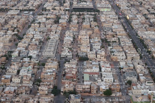 صورة جوية لأحد الأحياء السكنية في العاصمة الرياض أثناء الغروب