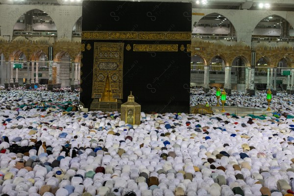 A snapshot of visitors to Baitullah Al-Haram during prayer at the Kaaba, pilgrims and Umrah performers, Hajj and Umrah, Grand Mosque.