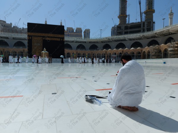 المسجد الحرام مكة المكرمة - المصلون المسلمون يؤدون الطواف والعمرة بالحرم المكي - الكعبة المشرفة