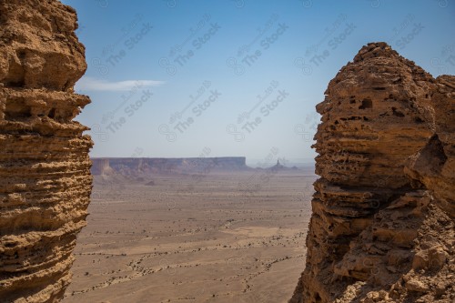 صورة لسلسلة جبال طويق في الرياض في المملكة العربية السعودية , حافة نهاية العالم.