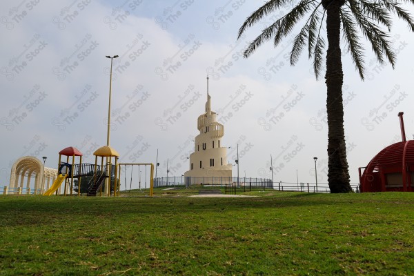 لقطة لجزيرة المرجان في مدينة الخبر بالسعودية وتظهر السماء صافية ، ميناء الملك عبد العزيز بالخبر، مباني ومعالم.