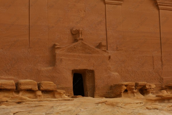 قصر الفريد في مدائن صالح في محافظة العلا، التكوينات الصخرية في المناطق الصحراوية، مدفن حيان بن كوزا، المعالم الأثرية السياحية القديمة في المملكة العربية السعودية