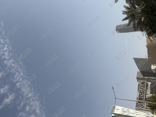 سماء الرياض ظهرا