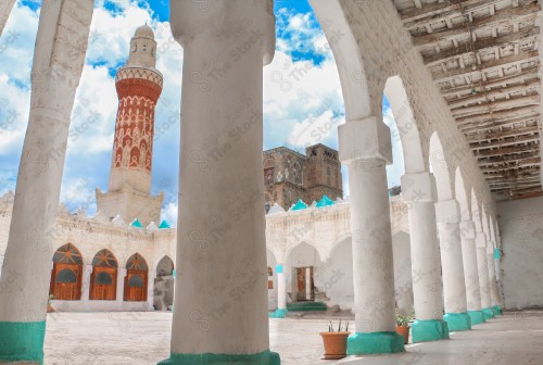 لقطة داخلية لجامع الملكة اروى بنت احمد الصليحي في اليمن، مساجد قديمة.