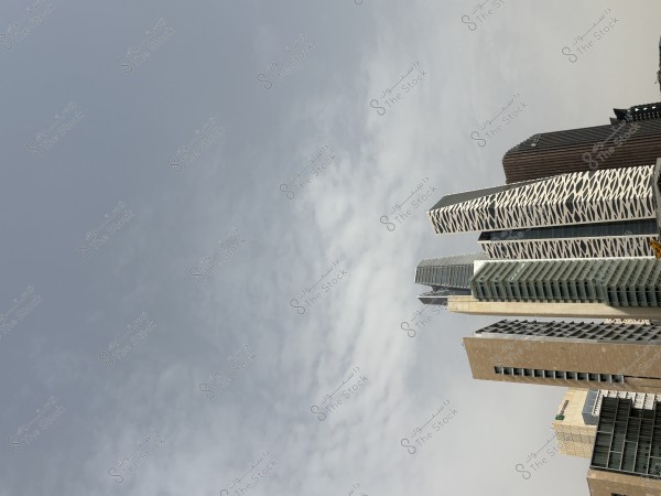 سماء الرياض ظهرا بعد موجة البرد الشديد لا شمس