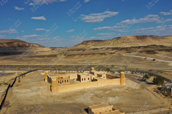 منظر جوي قصر كاف الأثري هو حصن تاريخي هام يقع شمال محافظة القريات بمنطقة الجوف في السعودية، بناه الشيخ نواف الشعلان ، عام 1338هـ (1920م) كحصن دفاعي ومقر للحكم، ويتميز بتصميمه المربع وأبراجه الحجرية والطينية