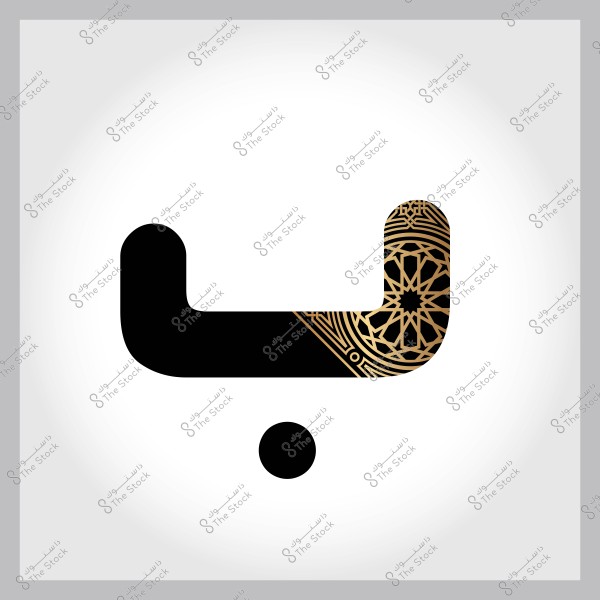 حرف الباء باللغة العربية مزين بنقوش ذهبية تحمل زخارف هندسية إسلامية على خلفية بيضاء.

-