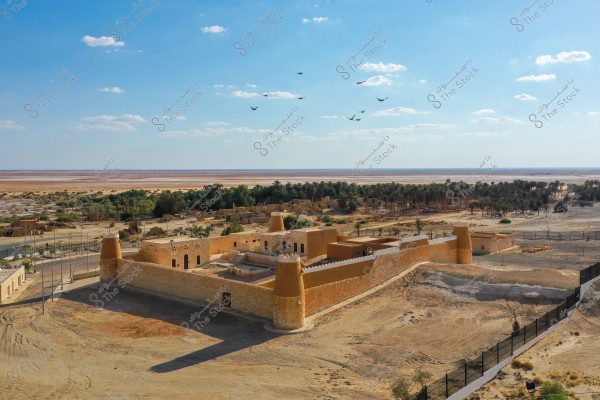 منظر جوي قصر كاف الأثري هو حصن تاريخي هام يقع شمال محافظة القريات بمنطقة الجوف في السعودية، بناه الشيخ نواف الشعلان ، عام 1338هـ (1920م) كحصن دفاعي ومقر للحكم، ويتميز بتصميمه المربع وأبراجه الحجرية والطينية