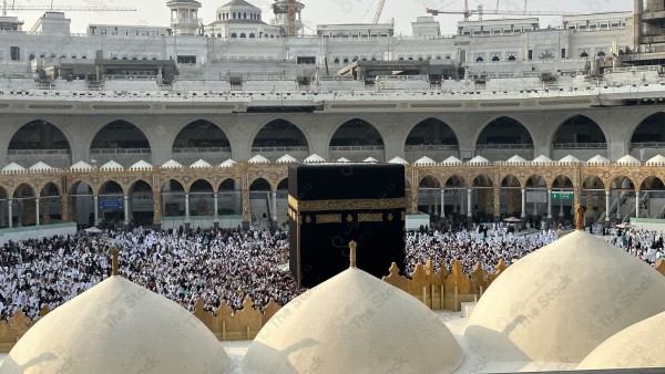 المسجد الحرام مكة المكرمة - المصلون المسلمون يؤدون الطواف والعمرة بالحرم المكر - الكعبة المشرفة