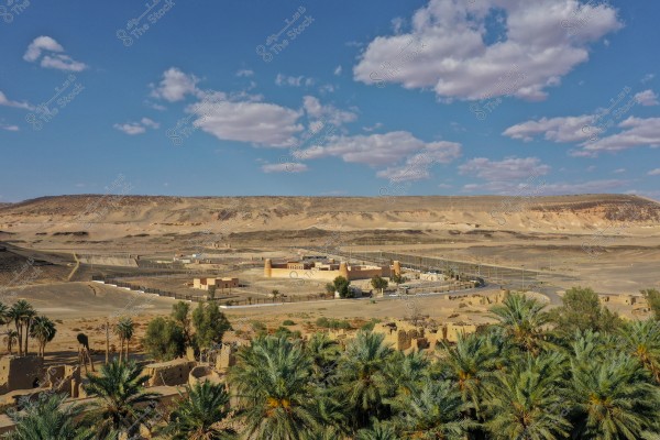 منظر جوي قصر كاف الأثري هو حصن تاريخي هام يقع شمال محافظة القريات بمنطقة الجوف في السعودية، بناه الشيخ نواف الشعلان ، عام 1338هـ (1920م) كحصن دفاعي ومقر للحكم، ويتميز بتصميمه المربع وأبراجه الحجرية والطينية