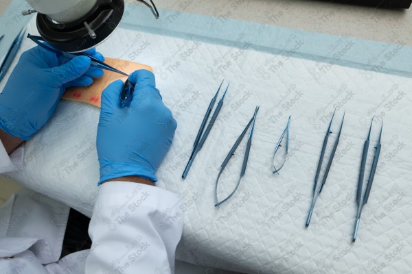 A picture of a group of medical tools used in skin suturing