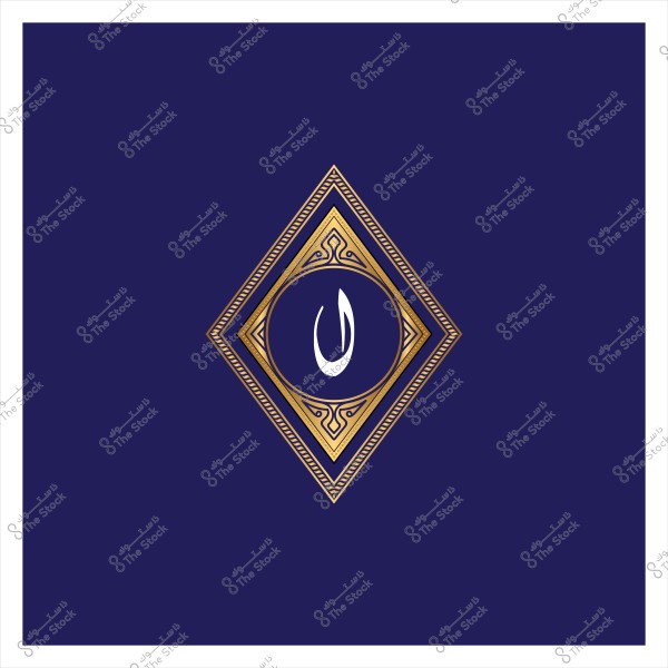 الحرف العربي "ن" باللون الأبيض داخل شكل معيّن ذهبي على خلفية زرقاء داكنة.