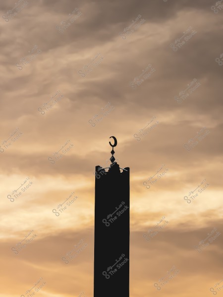 منارة مسجد وقت الغروب