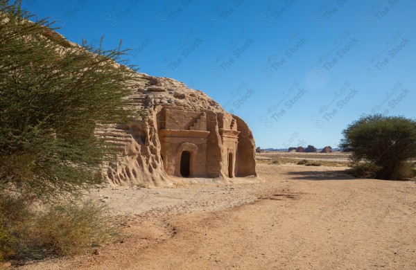 لقطه لحجرة حجرية في مدائن صالح التاريخيه بمحافظه العلا بالسعوديه، معلم اثري قديم، مدينة الحجر، سلسلة من الجبال الصخرية