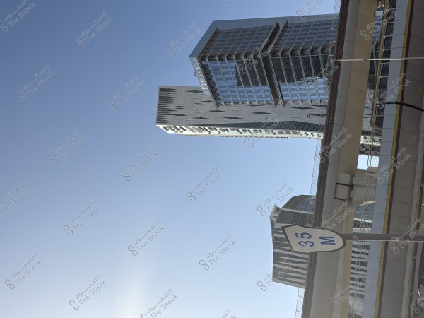 مركز المالي يجمغ المترو والنخل