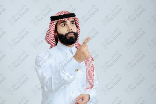 Portrait of a Saudi man in free uniform on a white background making gestures with his hands while smiling, souvenir photos, documenting a happy moment.