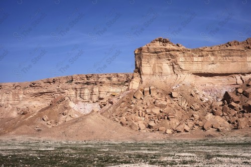 جبال طويق خارج الرياض بالمملكة العربية السعودية, سلسلة من الجبال في ضوء النهار