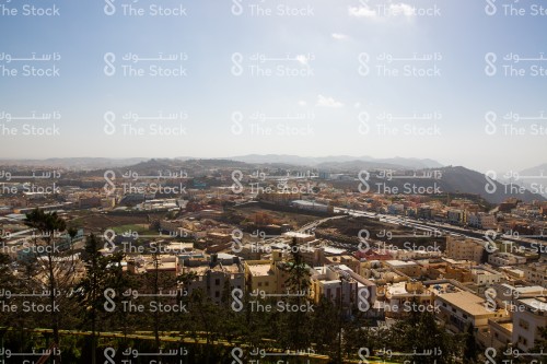اطلالة على مدينة أبها من على قمة الجبل الأخضر بمنطقة عسير جنوب المملكة