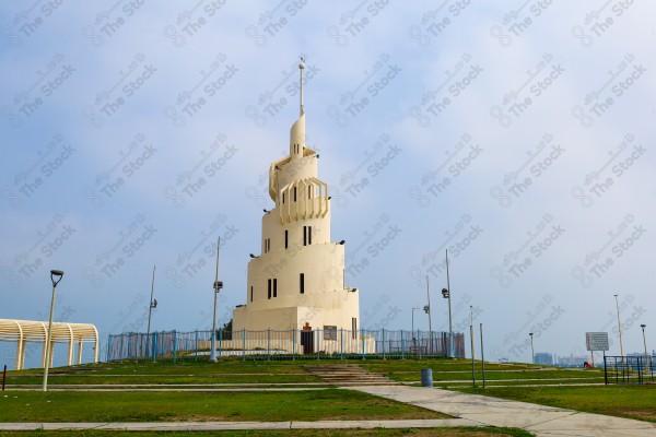 لقطة لجزيرة المرجان في مدينة الخبر بالسعودية وتظهر السماء صافية ، ميناء الملك عبد العزيز بالخبر، مباني ومعالم.