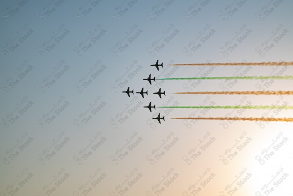 لقطة لعرض جوي لمجموعة طائرات  في اليوم الوطني السعودي، طائرات حربية.