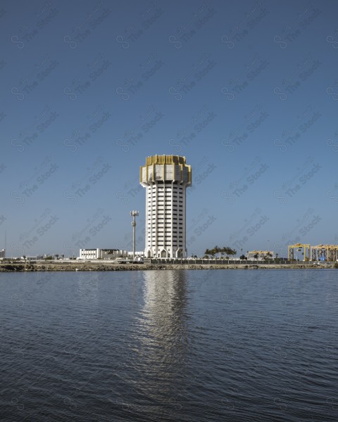 A snapshot showing the buildings and landmarks of the city of Jeddah, Saudi Arabia, in front of which is the Corniche, and the sky appears clear, Red Sea