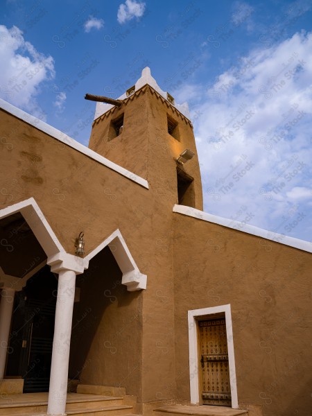 لقطة لمباني أثرية قديمة مبنية من الطين على التراث النجدي القديم,  منارة مسجد المنسف في مدينة الزلفي ,اسلاميات وعبادة