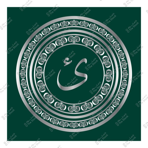 تصميم دائري مزخرف بالخط العربي على خلفية خضراء.