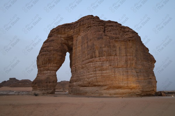 جبل الفيل - مدينة العلا - مدائن صالح - أماكن تاريخية وسياحية في السعودية