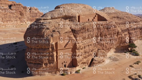 بيوت منحوته داخل الجبال في مدينة الحجر الأثرية  - العلا