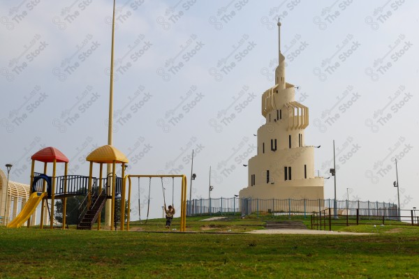 لقطة لجزيرة المرجان في مدينة الخبر بالسعودية وتظهر السماء صافية ، ميناء الملك عبد العزيز بالخبر، مباني ومعالم.