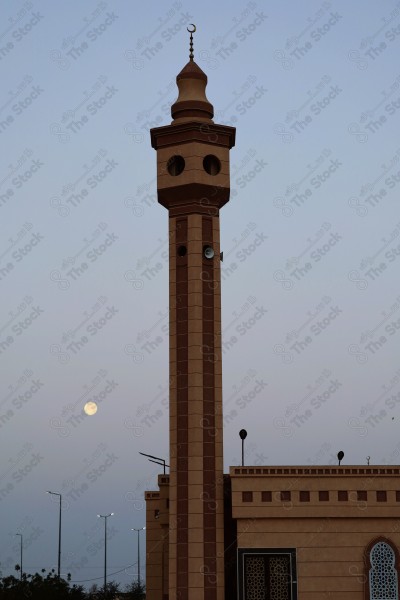 A snapshot of a brown mosque with a beautiful urban design, mosques and mosques, acts of worship.