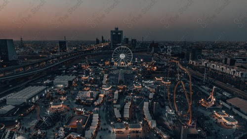 العاصمة الرياض أثناء الغروب، مدينة ونتر وندر لاند تتوهج أثناء غروب الشمس