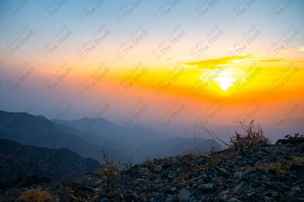 منظر طبيعي جميل لجبال الهدا أثناء غروب الشمس