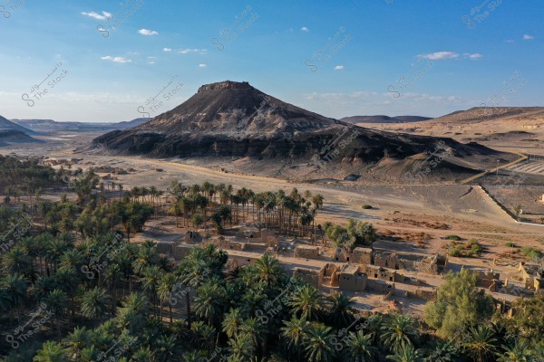 منظر جوي قصر كاف الأثري هو حصن تاريخي هام يقع شمال محافظة القريات بمنطقة الجوف في السعودية، بناه الشيخ نواف الشعلان ، عام 1338هـ (1920م) كحصن دفاعي ومقر للحكم، ويتميز بتصميمه المربع وأبراجه الحجرية والطينية