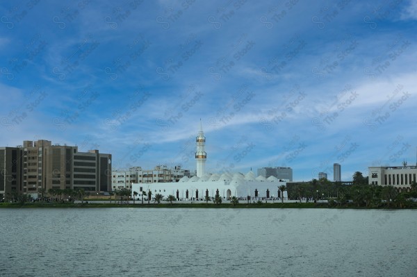 An aesthetic snapshot of the Al-Juffali Mosque in the city of Jeddah, showing the semi-cloudy sky, rivers and seas, trees and palm trees, nature in Saudi Arabia.