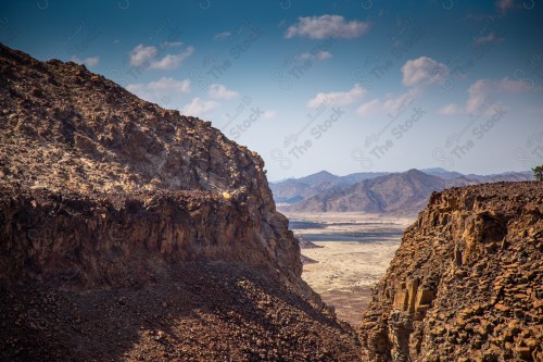 صورة لسلسلة جبال طويق في الرياض في المملكة العربية السعودية , حافة نهاية العالم.