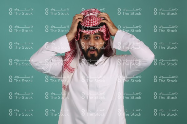 تفاعل شاب سعودي ارتكب خطأ ويرتدي الزي السعودي