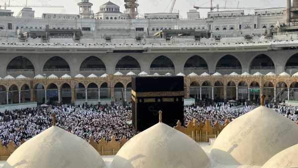 المسجد الحرام مكة المكرمة - المصلون المسلمون يؤدون الطواف والعمرة بالحرم المكر - الكعبة المشرفة