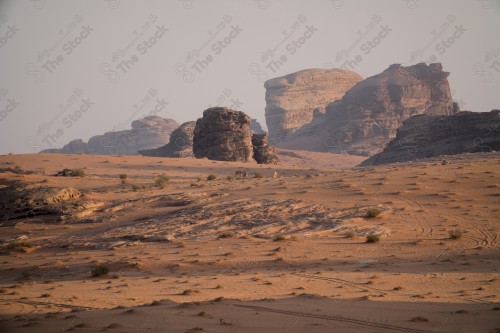 كثبان رملية, سلسلة من الجبال في تبوك، سماء صافية.