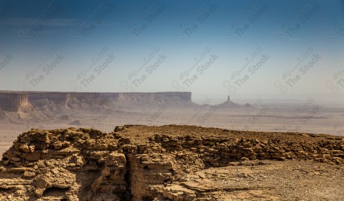 صورة لسلسلة جبال طويق في الرياض في المملكة العربية السعودية , حافة نهاية العالم.