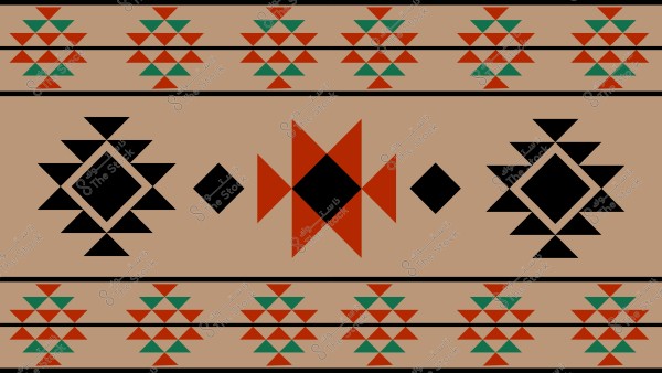 نمط هندسي تقليدي مكون من مثلثات وأشكال ماسية بلون أسود وبرتقالي وأخضر على خلفية بلون بني فاتح. التصميم يتضمن خطوط أفقية رفيعة تفصل بين الصفوف المتكررة من الأشكال.