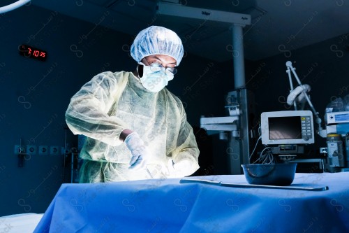 Medical staff inside the operating room, providing health services, medicine and health care