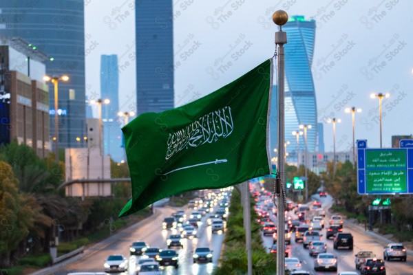 لقطة لسارية علم السعودية في احد في مدينة الرياض، علم السعودية، اليوم الوطني.