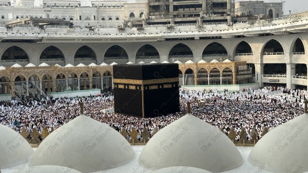 المسجد الحرام مكة المكرمة - المصلون المسلمون يؤدون الطواف والعمرة بالحرم المكر - الكعبة المشرفة